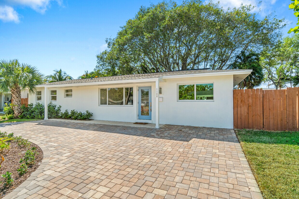 Primary Photo - 1188 W Camino Real