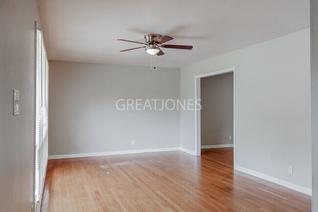 Building Photo - HOLIDAY SPECIAL! SIGN A LEASE BY NOVEMBER ...