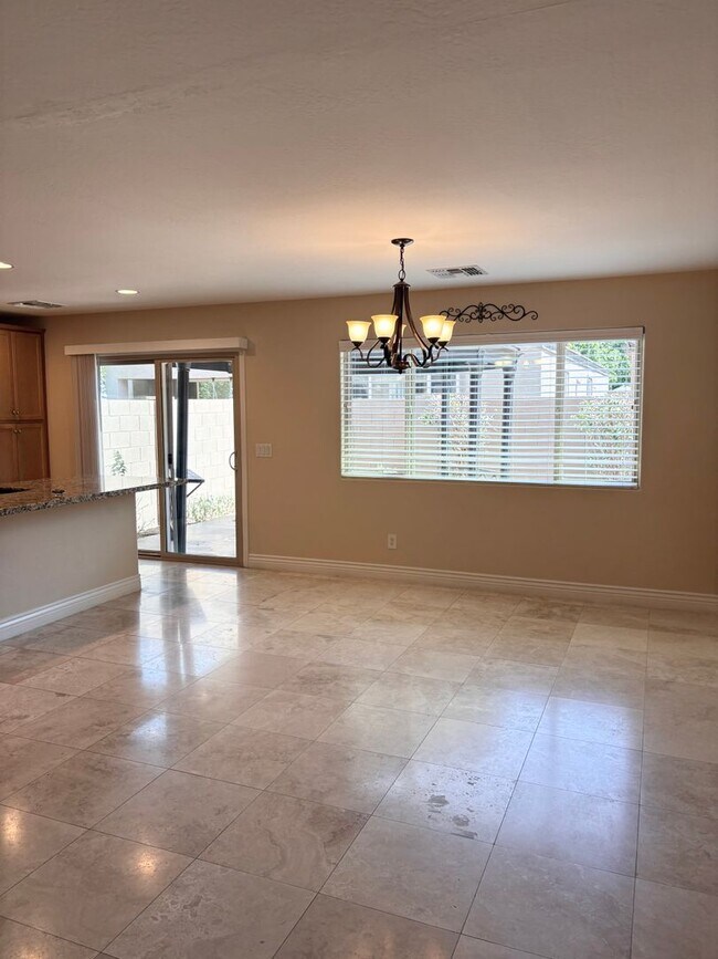 Building Photo - **STUNNING 4 BEDROOM/3 BATHROOM/2 CAR GARAGE/GATED COMMUNITY HOME IN MESA (SOUTHERN & LINDSAY)**