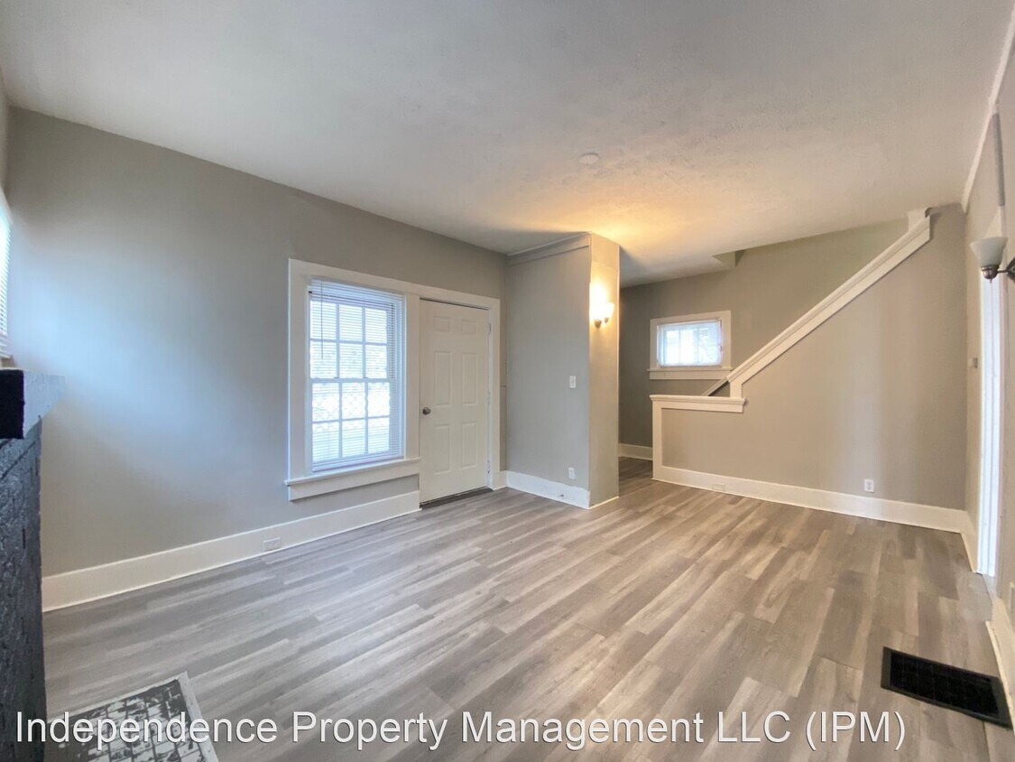 Primary Photo - 3 br, 2 bath House - 221 E Siebenthaler Ave