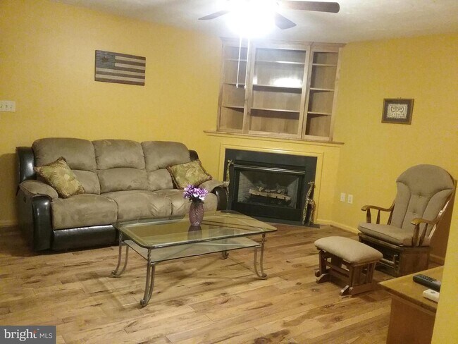 Foto del edificio - 2745 Meadow Dr