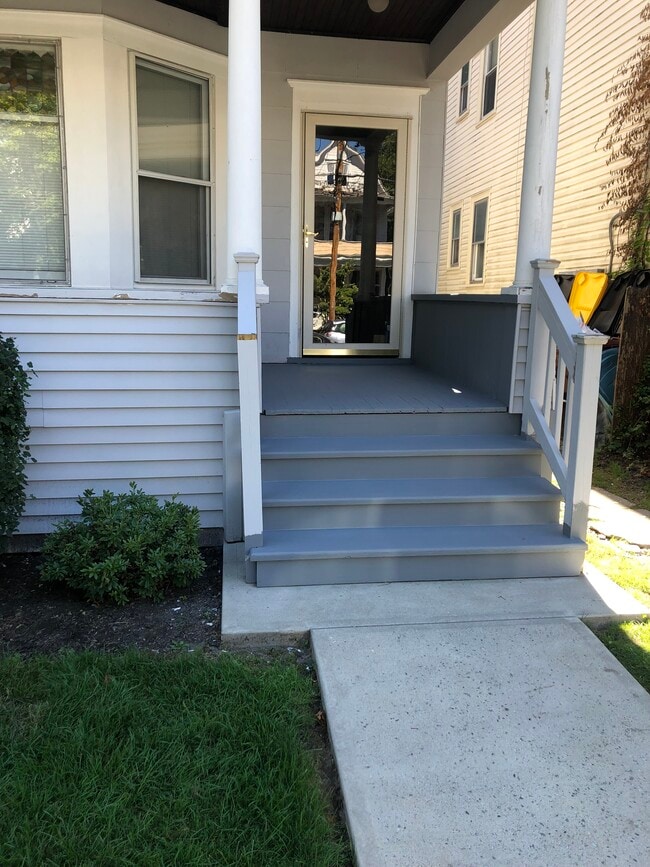 Building Photo - 640 Morris St