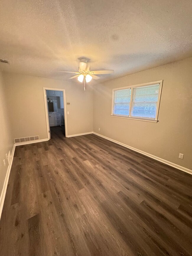 Building Photo - 115 Herty Dr