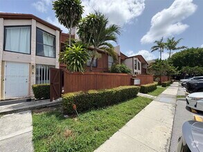 Building Photo - 6854 SW 114th Pl