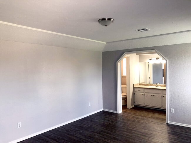 Building Photo - 2613 SW 93rd St