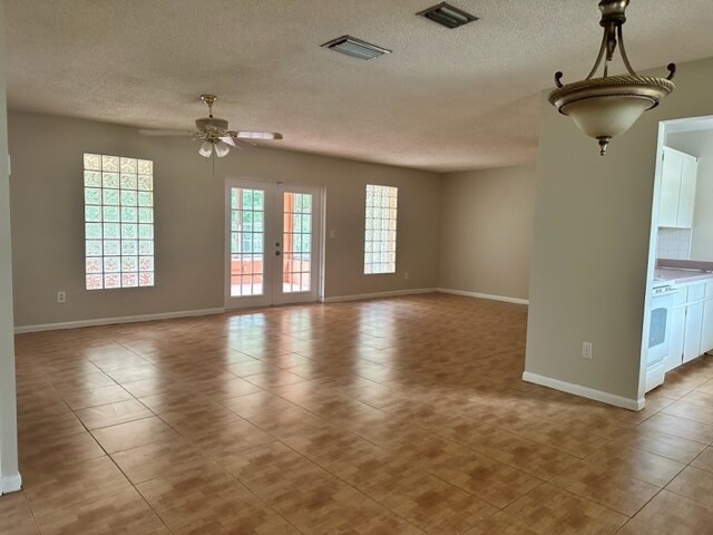 Foto del edificio - 1366 Haulover Ave