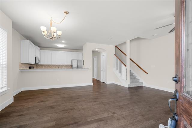 Building Photo - 301 Lily Ln