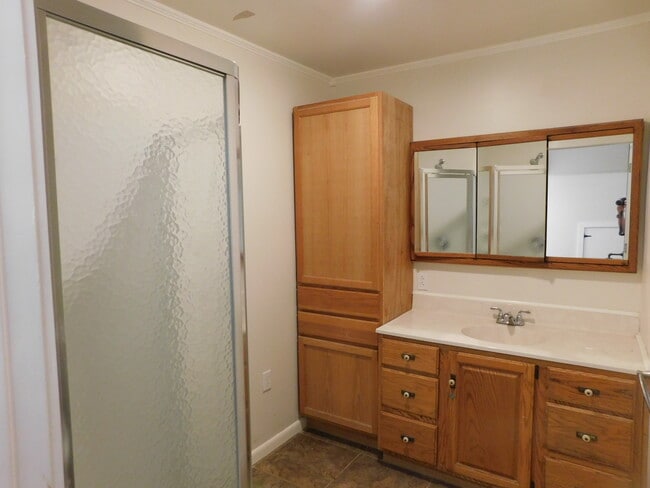 bath - 1741 Indian Hills Rd