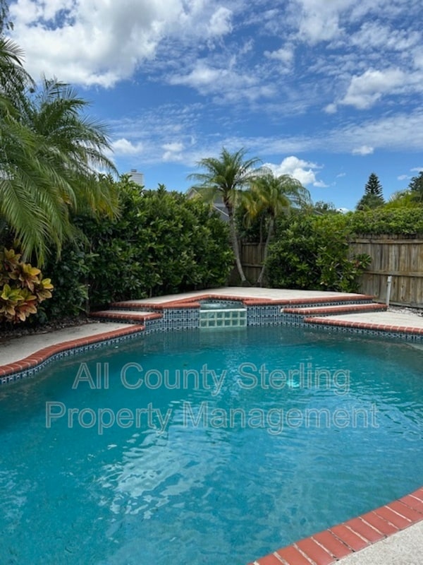 Building Photo - 404 N Sundance Dr
