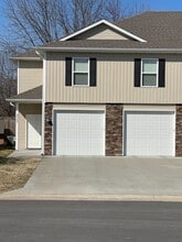 Building Photo - 329 Chris Dr