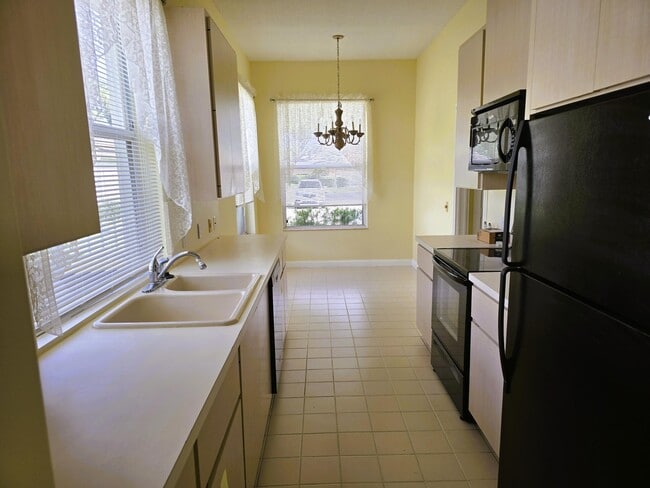 Building Photo - 5131 SE Sweetbrier Terrace