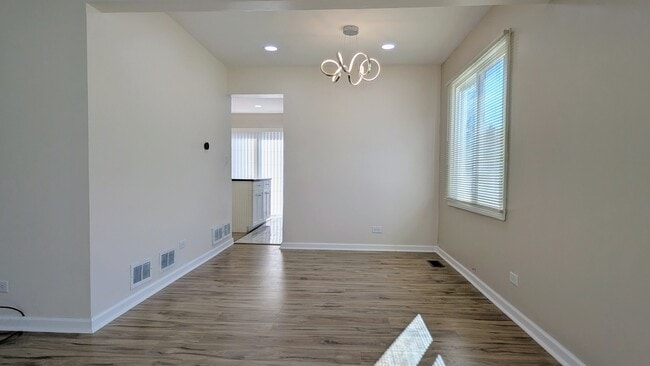 Building Photo - 650 Shining Water Dr