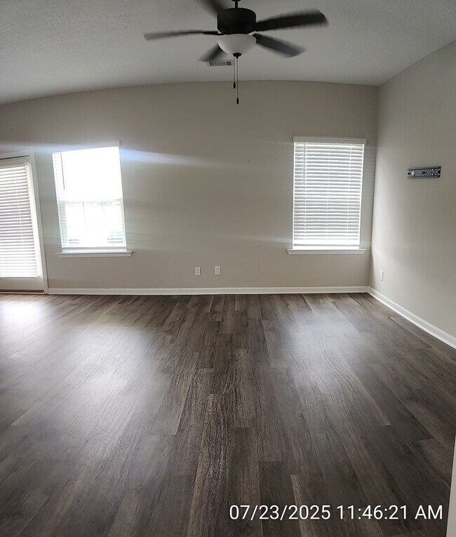 Foto del edificio - 64 Sunflower Cir NE