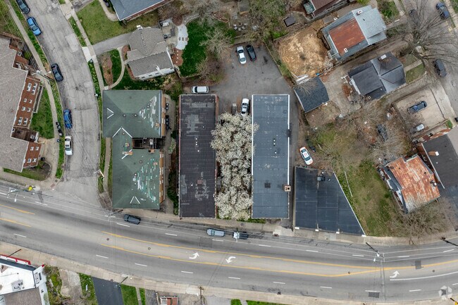 Foto del edificio - 5132-5136 Montgomery Rd