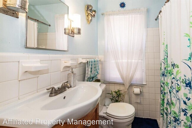 Building Photo - 3 br, 1 bath House - 9903 Riverdale