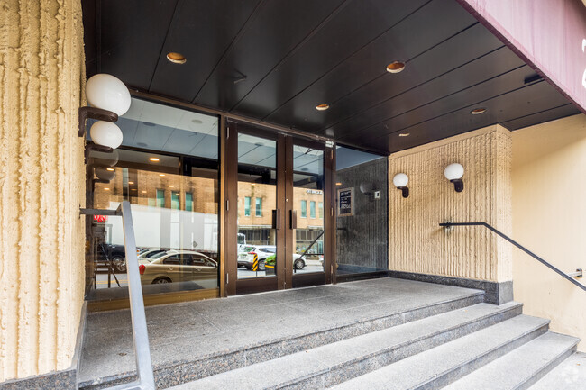 Building Photo - Le Chomedey Maisonneuve