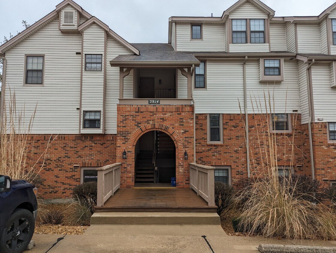 2814 Par Valley Ct Unit D, St. Louis, MO 63129 Room for Rent in St