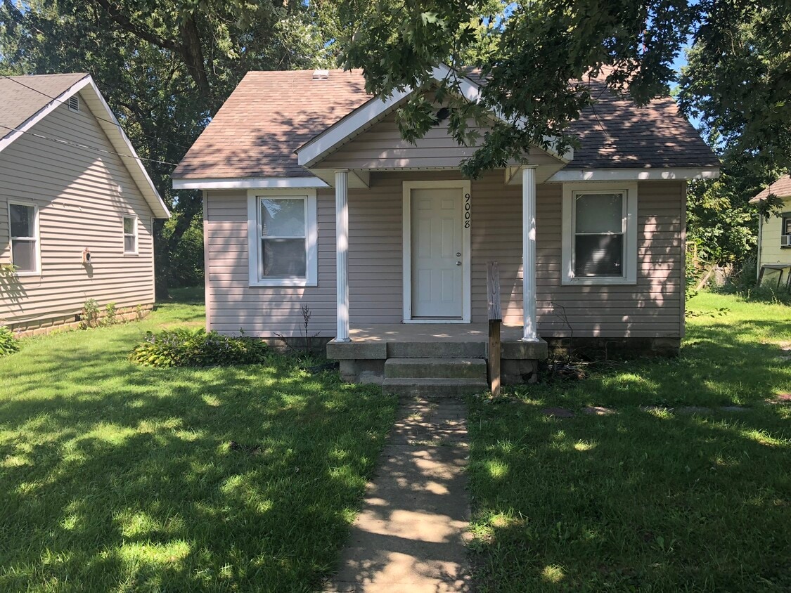 9012 W Cornbread Rd, Yorktown, IN 47396 House Rental in Yorktown, IN