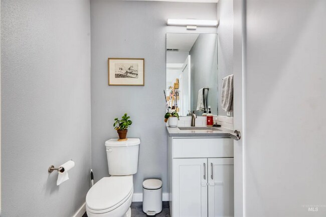 Foto del edificio - 1645 E 3rd St