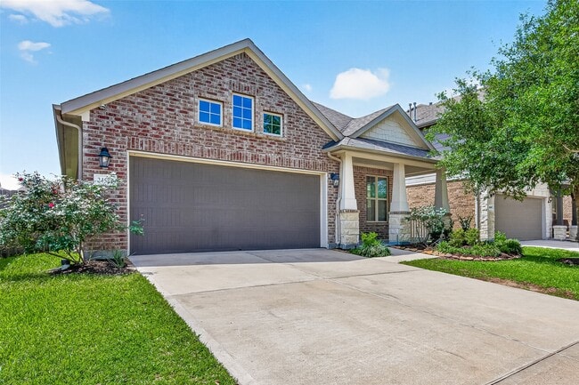 Building Photo - 24527 Royal Pike Dr