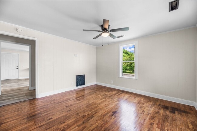 Building Photo - Knoxville 37921 - 2 Bedroom, 1 bath home -...