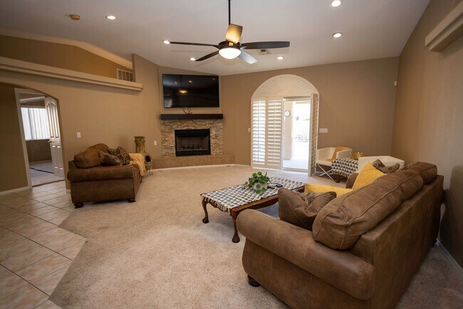 Building Photo - Beautiful FURNISHED 3 Bed 2 Bath Pool Home...