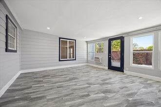 Building Photo - 3302 Chris Dr