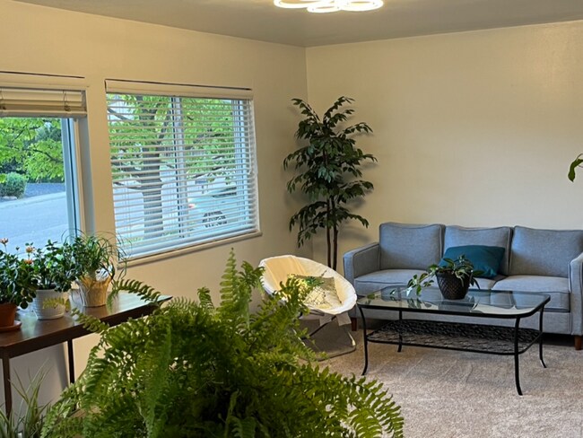 Foto del edificio - 7153 E Warren Dr