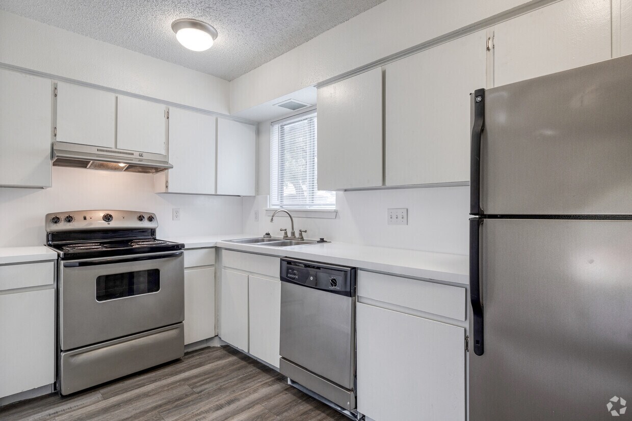 Oaks Apartments Apartments in Austin, TX