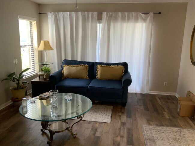 Foto del edificio - 2703 SW Matheson Ave