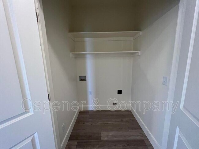 Building Photo - 250 1200 S