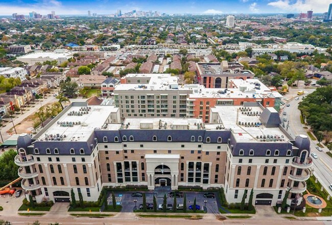 Building Photo - 1005 S Shepherd Dr