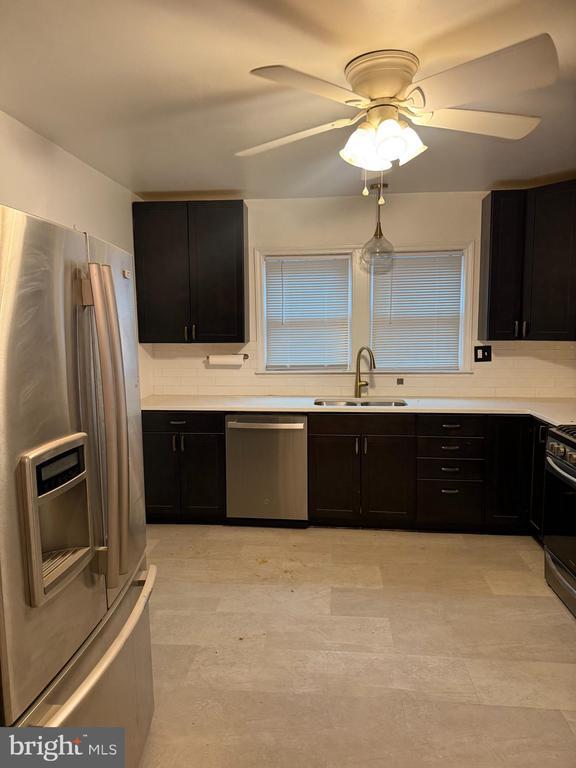 Building Photo - 2211 32nd Pl SE