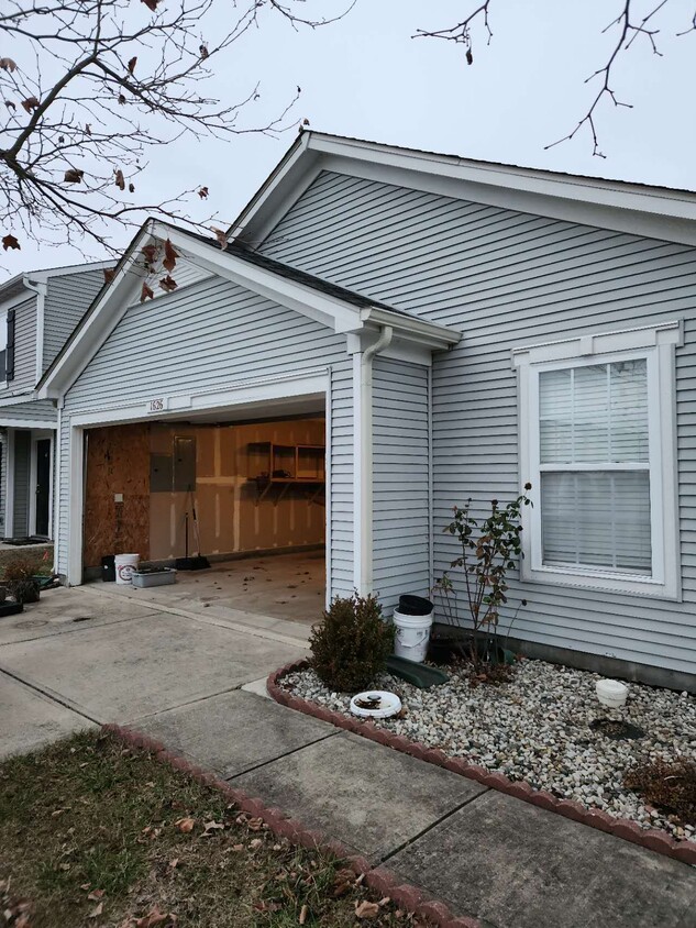 Primary Photo - 1626 Carriage Cir