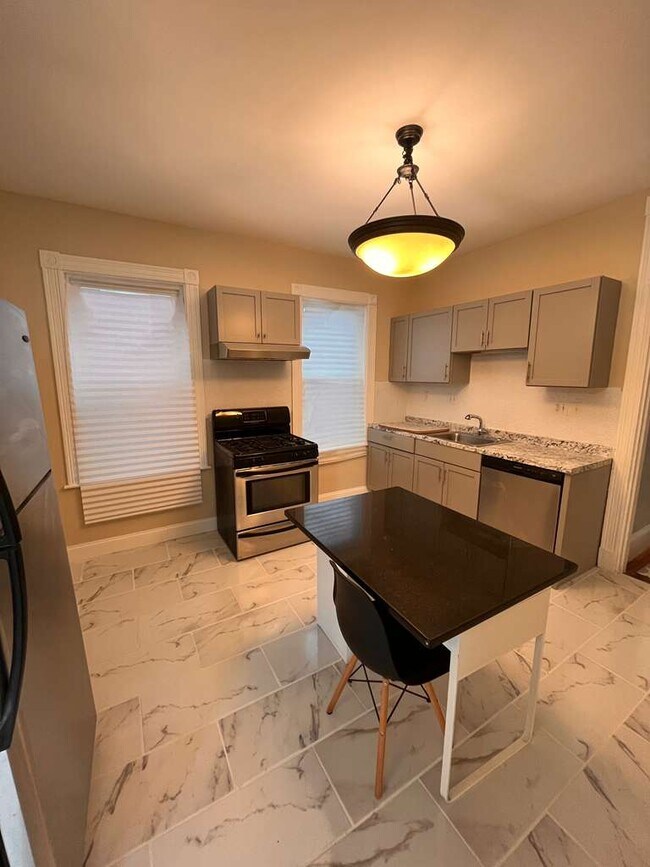 Foto del edificio - 10 Bucknam St