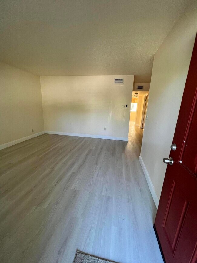 Building Photo - 400 Nottingham Cir