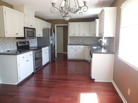 Building Photo - Beautiful Home in Liberty School District