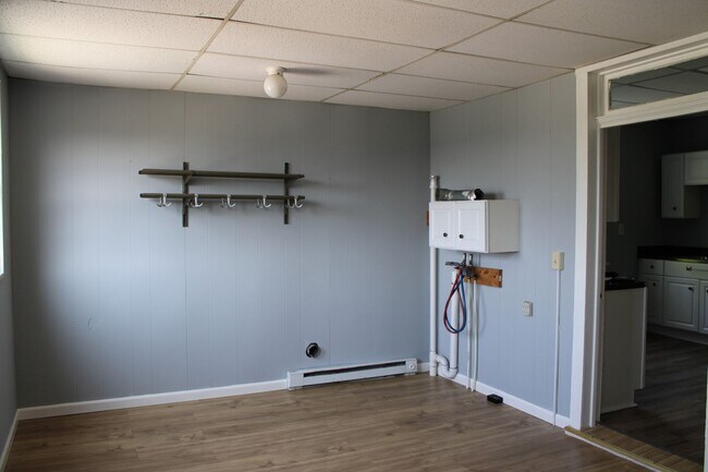 Building Photo - 376 W Main St