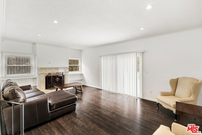 Foto del edificio - 8309 Denise Ln