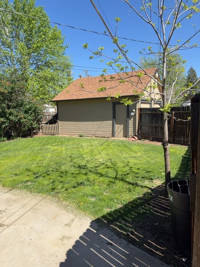 Foto del edificio - 3 Bed 2 Bath Cottage in Greeley