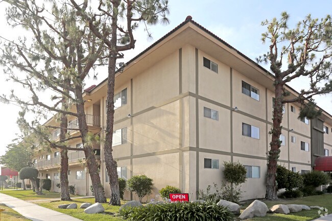 Village Pointe Apartments Hawthorne Ca Building Photo Village Pointe Apartments