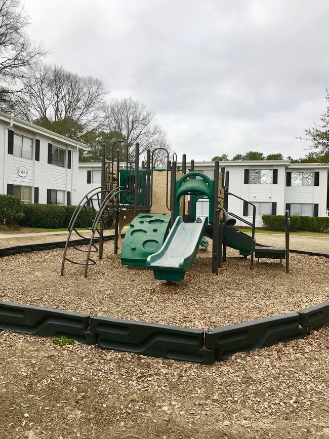 Building Photo - Broadmoor Apartments