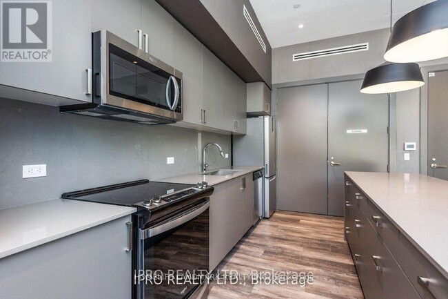 Building Photo - 10 Wilby Crescent