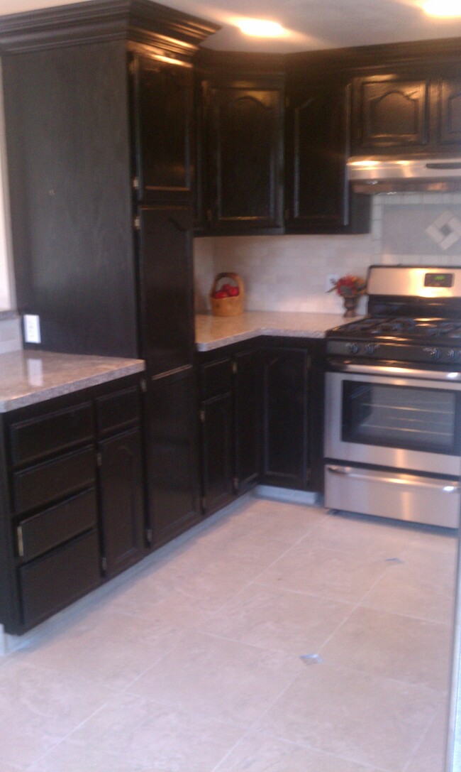 Kitchen utility closet and granite counters - 1520 N Hollywood Way