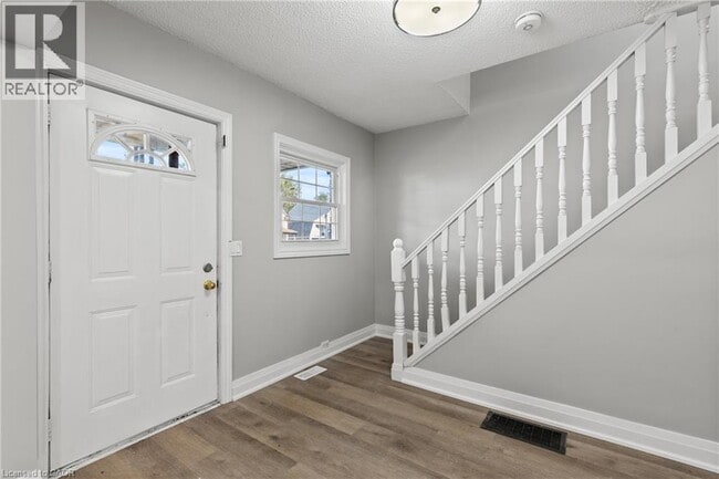 Photo du bâtiment - 15 McCormick St