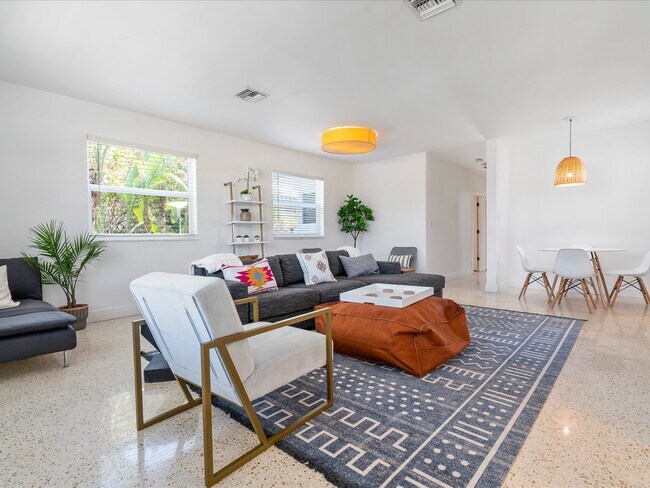 Foto del edificio - 7536 Adventure Ave