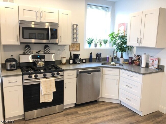 Foto del edificio - 81 Glenridge Ave