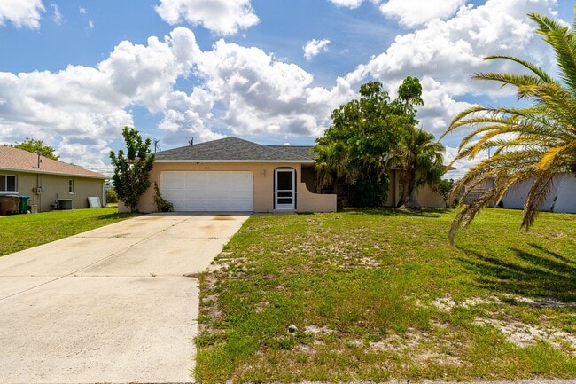 Building Photo - 3/2 Home with Garage Available NOW off Santa Barbara Blvd area