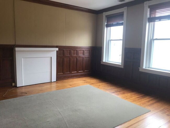 Bedroom - 117 N Main St