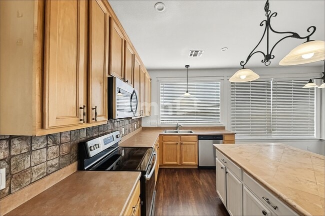 Foto del edificio - 9715 E Inverness Ave
